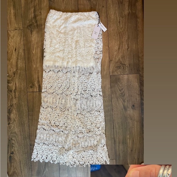 Lion and Witch white lace skirt. New with tags. - Picture 1 of 2